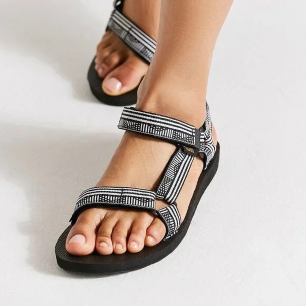 Teva Original Universal Campo Black/White trekking webbing sandal women’s 11